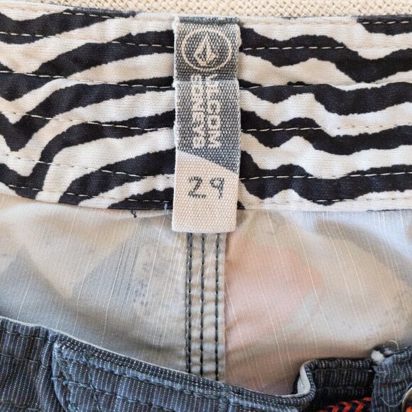 Volcom Men's Floral Board Shorts – Size 29 Surf Swim Trunks Beachwear - Picture 3 of 3